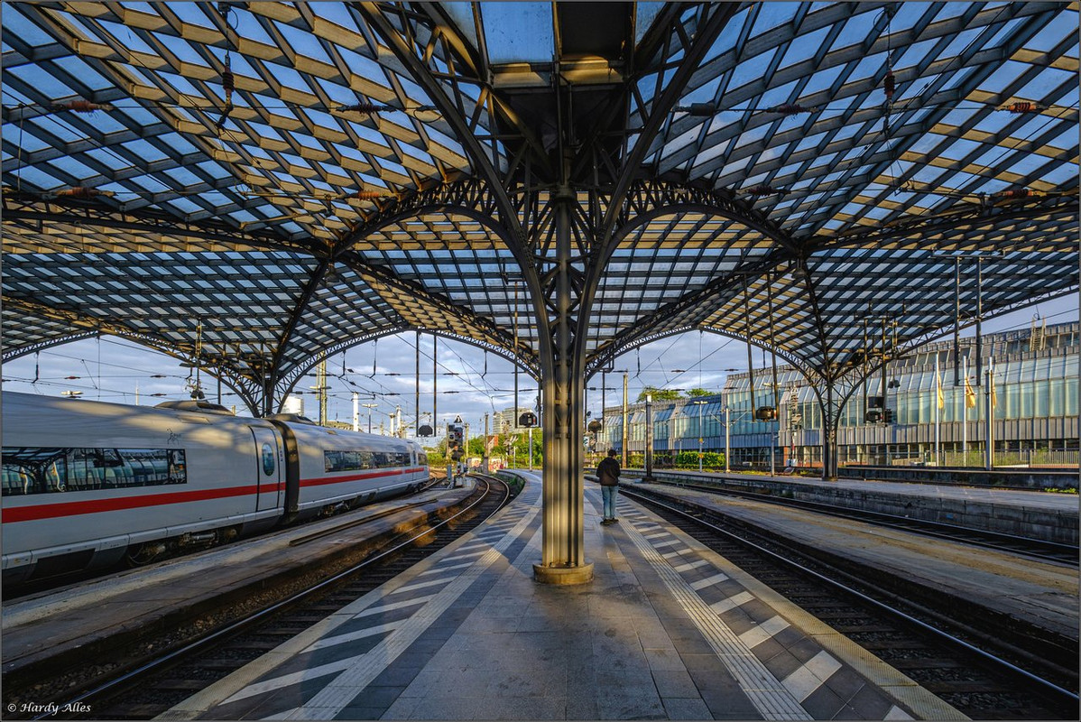 XT4G0283 2023 Köln  LR ERWZ FB