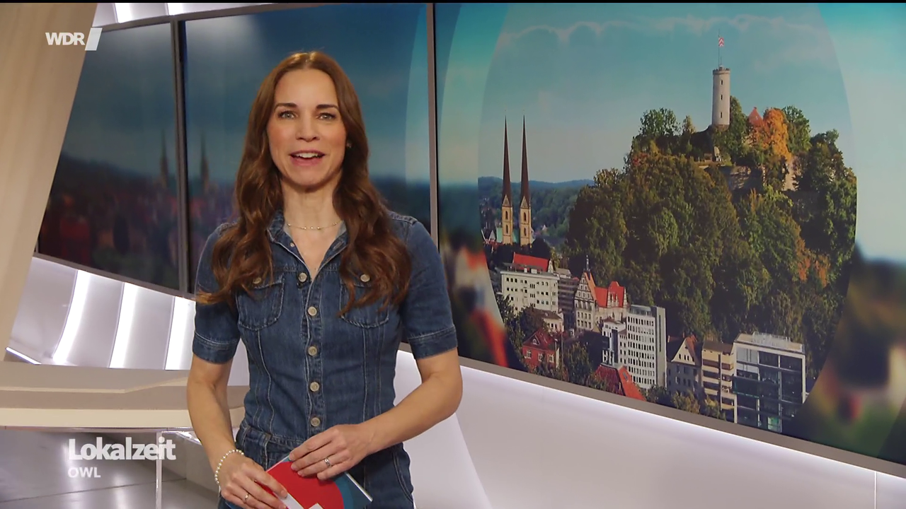 Kristina Sterz WDR Lokalzeit OWL 24 04 2026 90X Caps 06