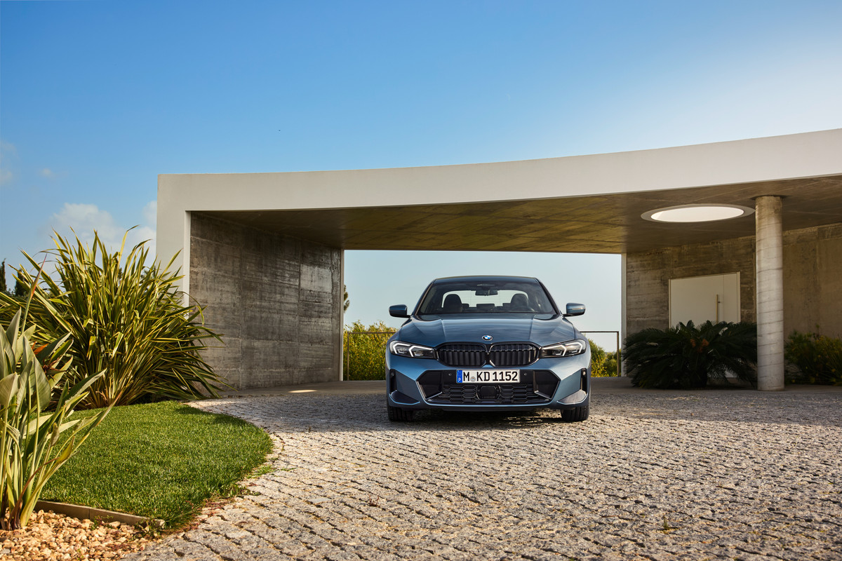 P90549618_highRes_the-new-bmw-330i-sed