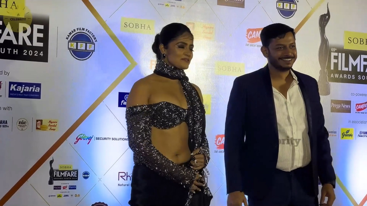 Multiple actress in hot outfit filmfare.mp4_snapshot_05.44.862