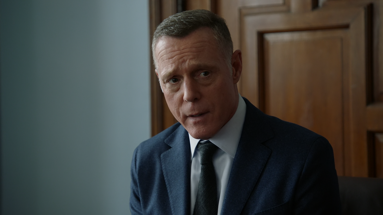 Chicago.P.D.S10E16.Deadlocked.1080p.10bit.AMZN.WEB-DL.DDP5.1.HEVC-Vyndros.mkv_snapshot_01.58_[2023.0