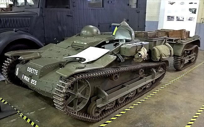Este preservado ejemplar francés Renault UE2 Chenillette Carrier se exhibe en los cuarteles de Bastogne en Bélgica