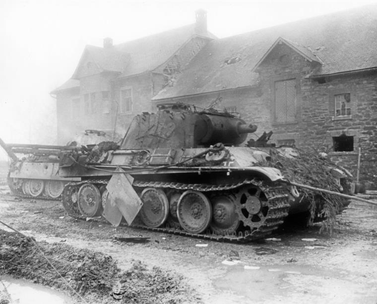 Photos avant-apres WWII - Page 27 Panthers-assomm-es-Krinkelt-Belgique-la-bataille-des-Ardennes