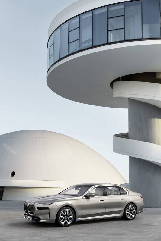 P90458194_highRes_the-new-bmw-i7-xdriv