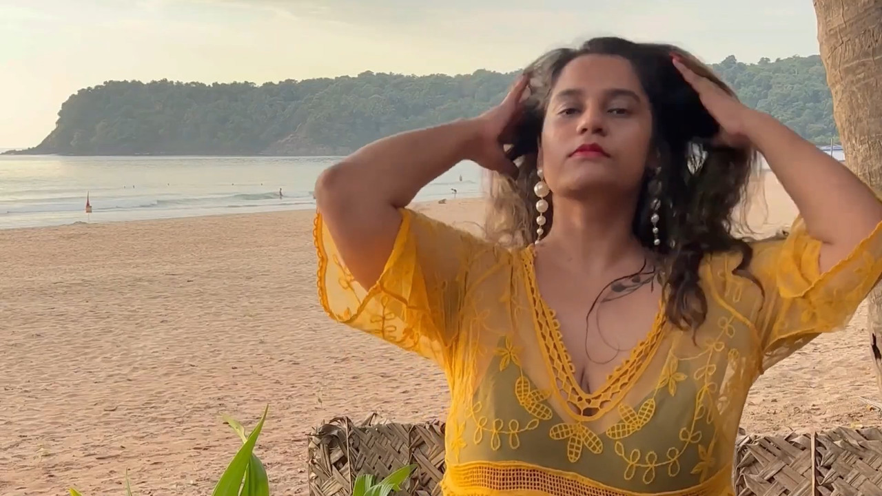 Desi girl Huge breast in yellow wet costume mp4 snapshot 00 13 709