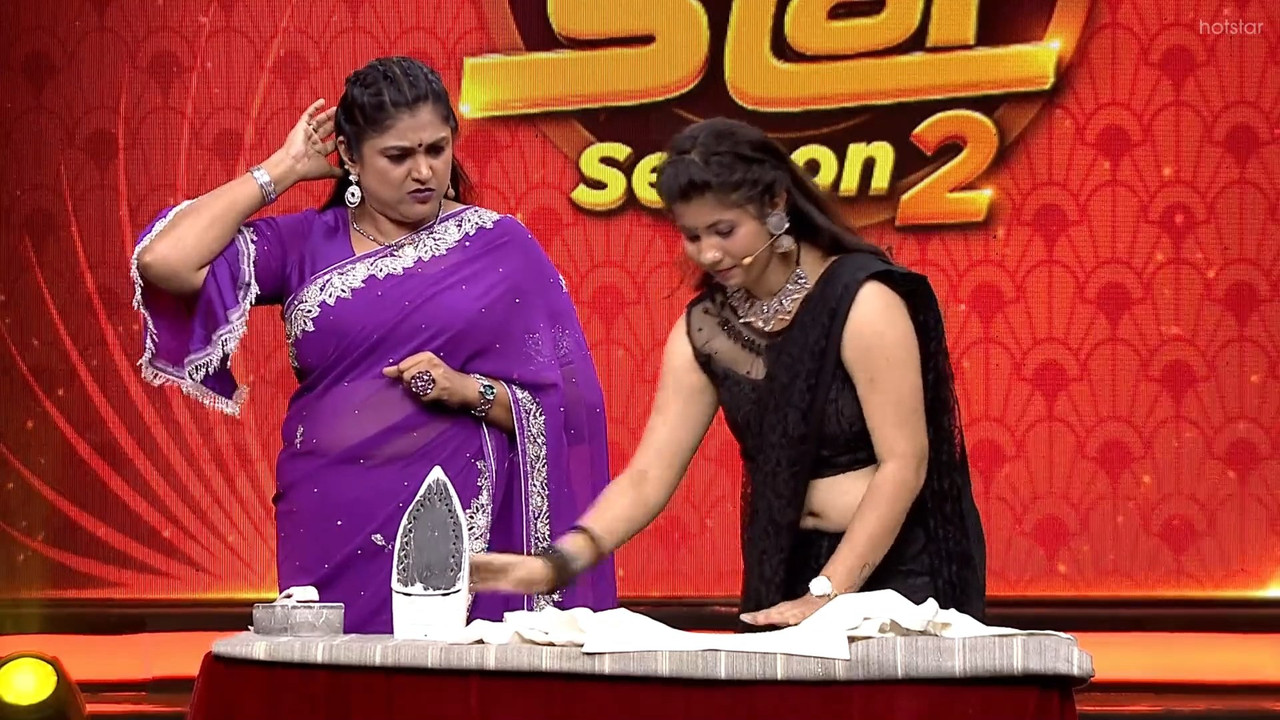 Hot Kannada Girl Open Big Navel show in Black Saree.mkv_snapshot_00.41.404