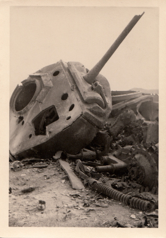 schwerer Panzer zerstört Tank2