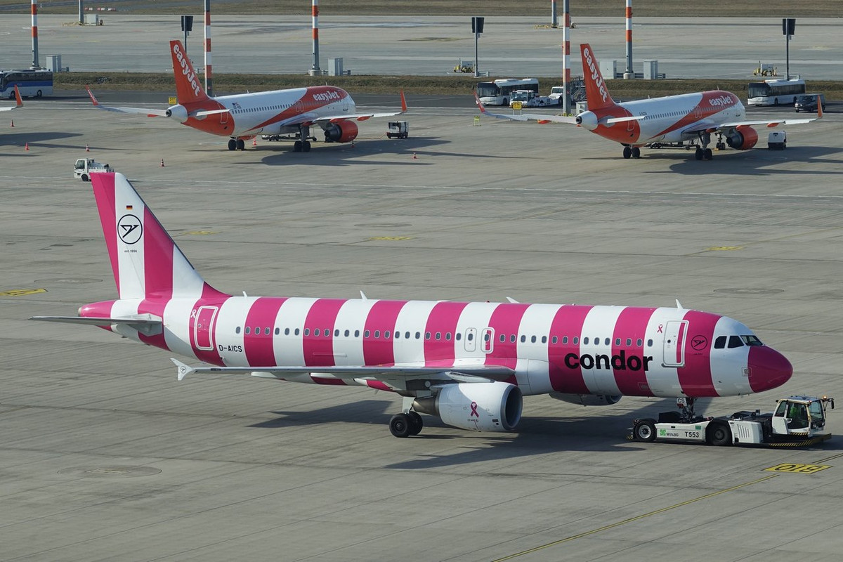 A320-214 Condor D-AICS (Breast Cancer Awareness Livery) 4.3.25 BER