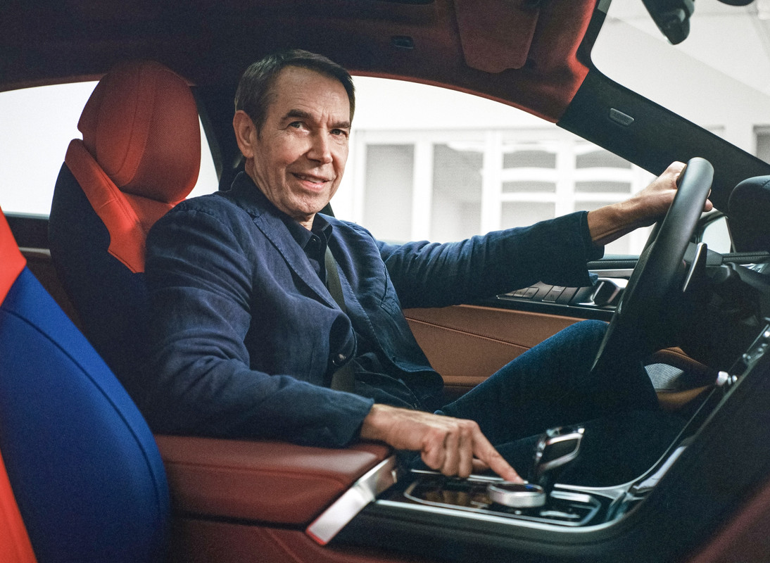P90450197_highRes_the-8-x-jeff-koons-l