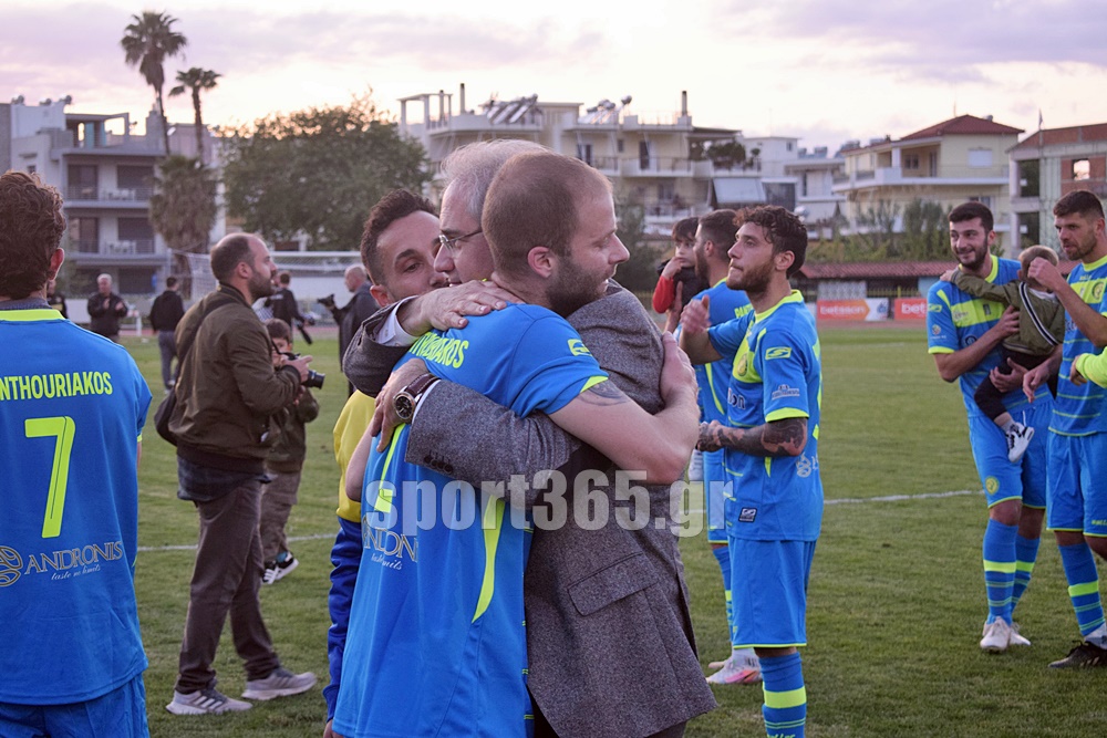 , &Tau;&epsilon;&lambda;&iota;&kappa;ό&sigmaf; &Kappa;&upsilon;&pi;έ&lambda;&lambda;&omicron;&upsilon; &Mu;&epsilon;&sigma;&sigma;&eta;&nu;ί&alpha;&sigmaf;: &Phi;&omega;&tau;&omicron;&rho;&epsilon;&pi;&omicron;&rho;&tau;ά&zeta; &alpha;&pi;&omicron; &tau;&eta;&nu; &Pi;&alpha;&rho;&alpha;&lambda;ί&alpha;