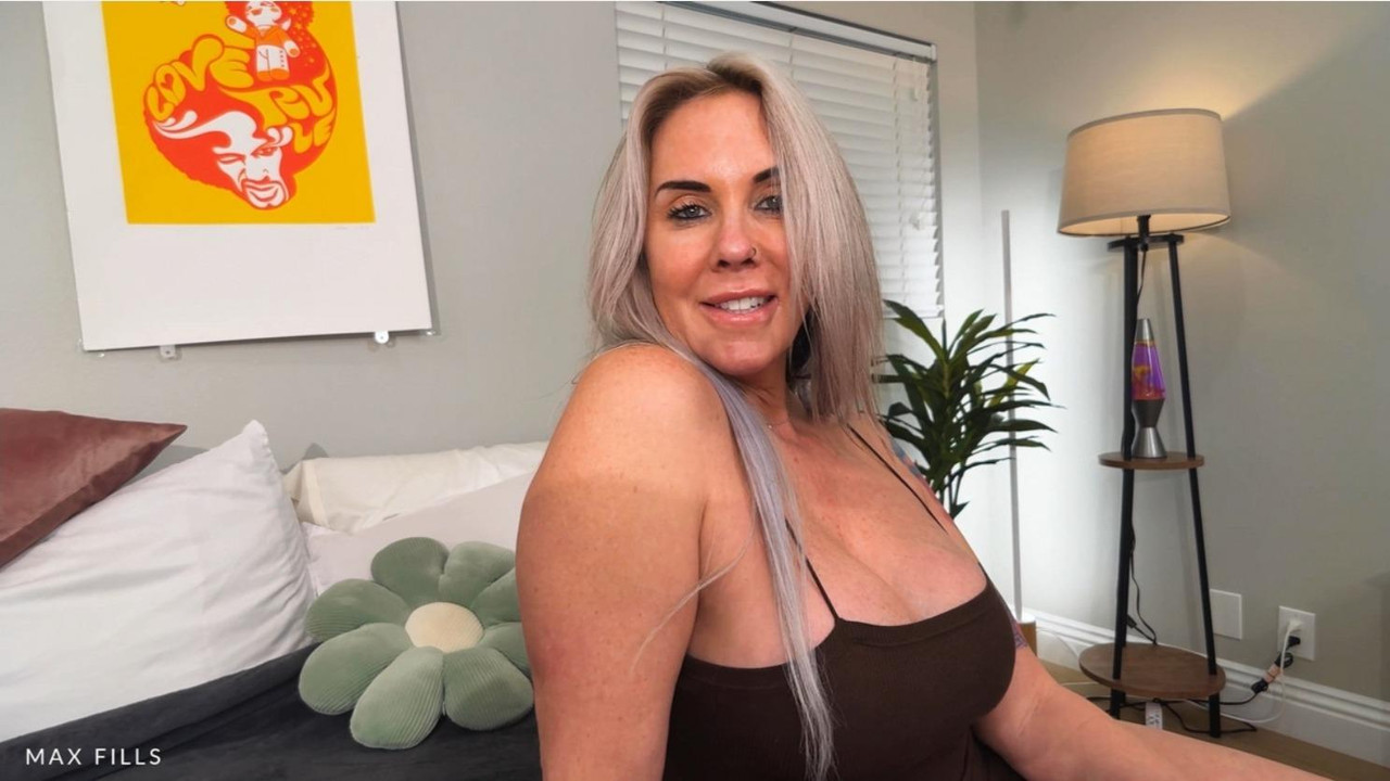 ManyVids – Noa Fox Flirting With My Stepmom Until She Lets Me Bust In Her (25 04 08) 2160p