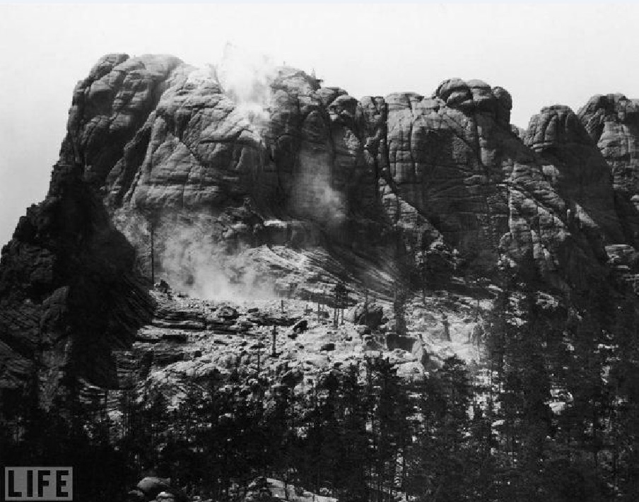 00-Mount-Rushmore-Before-Carving.jpg