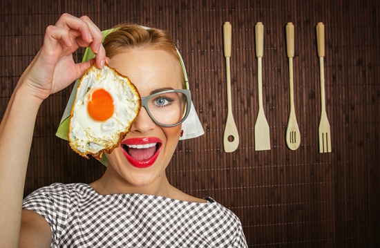 http://authoritynutrition.com/wp-content/uploads/2014/02/woman-smiling-holding-a-fried-egg.jpg
