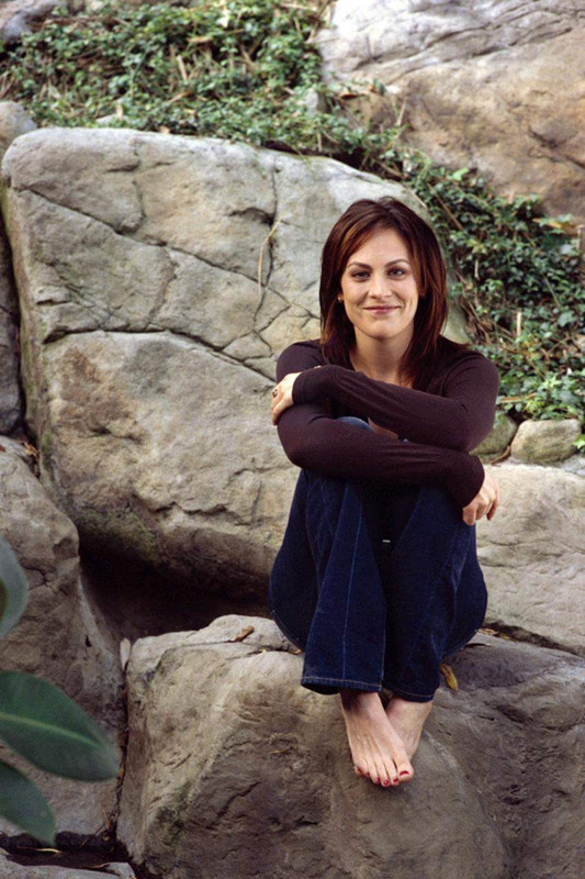 Annabeth-Gish-Feet-137575
