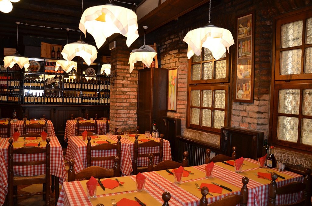 red-restaurant-1343327-1280.jpg