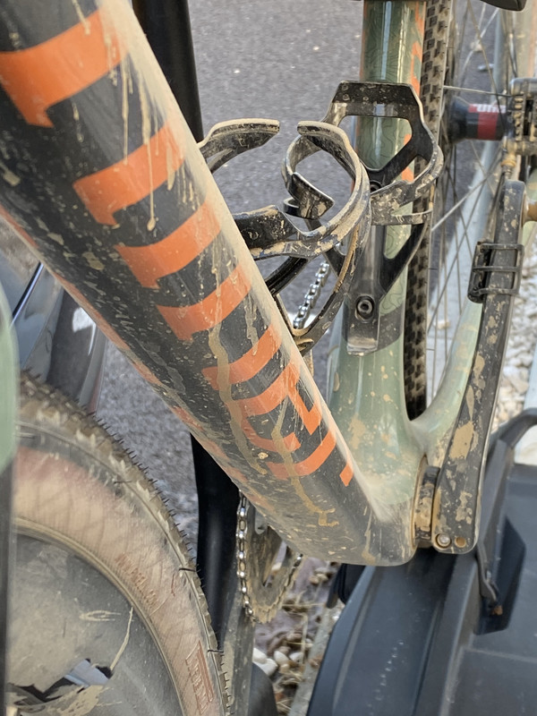 AEB6AC8E-5590-45B0-A5D9-54A6973BE45B