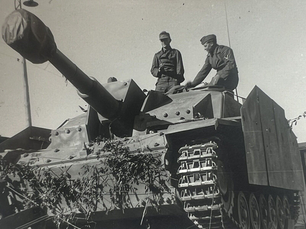 Photo Sturmgeschütz mit Schürze Stug. IV Abt. Bahnverladung Wehrmacht.