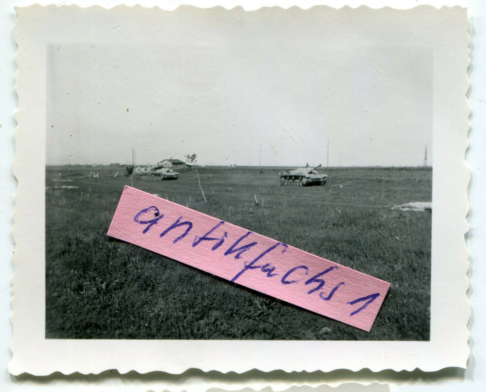 Deutsche Panzer vom Typ Sturmgeschütz vor Charkow