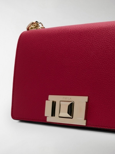 16A0F675-9F69-4D2F-A9A2-A61B2AEBFBC3