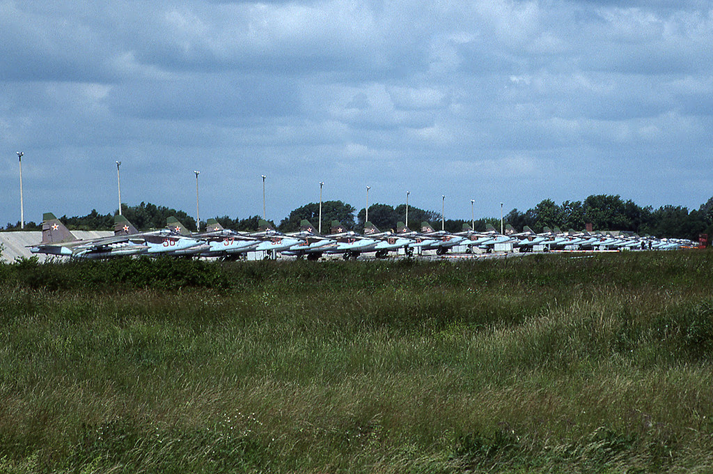 368 ShAP Su-25 [Demmin-Tutow 6.93] All in a row leaving the base for Gross-Dölln and the next day fo