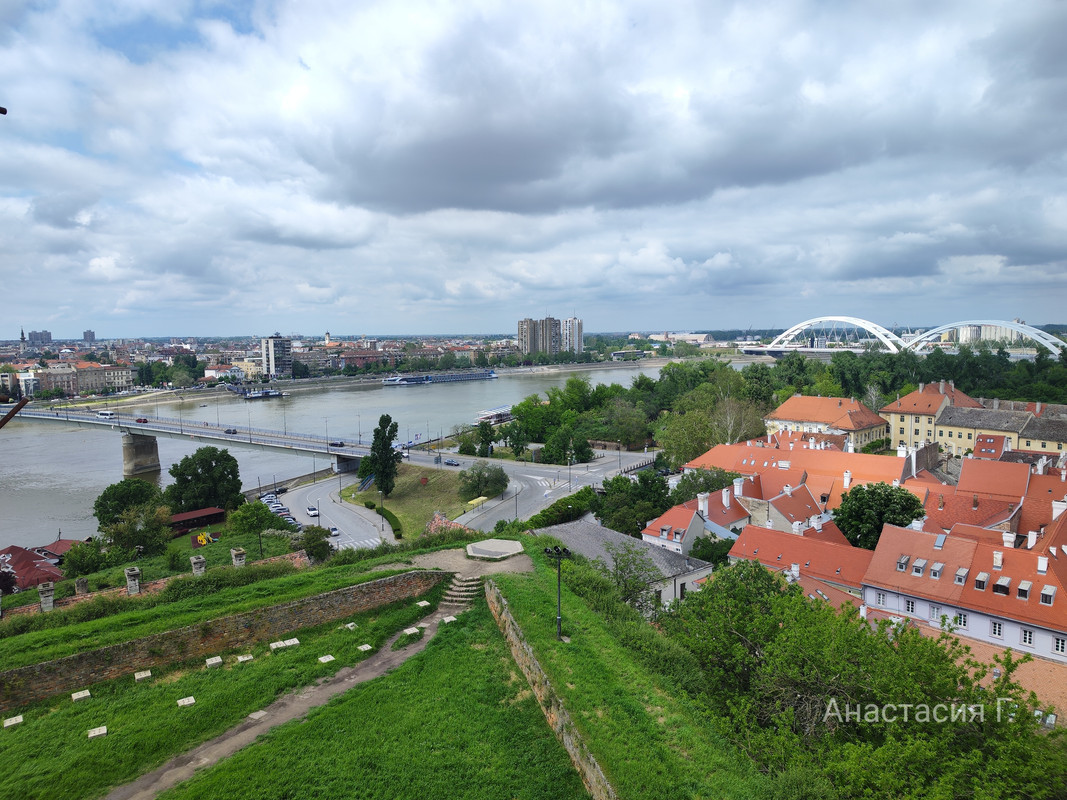 Катакомбы-туннели крепости Петроварадин в Сербии. Катакомбы-туннели крепости Петроварадин в Сербии.