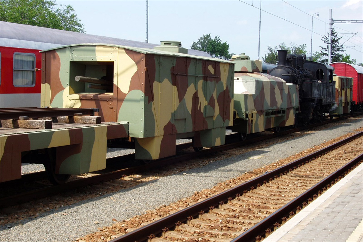 Train blinde - Page 4 Slovak-Armored-Train-Stefanik-courtesy-flog-pravda-sk