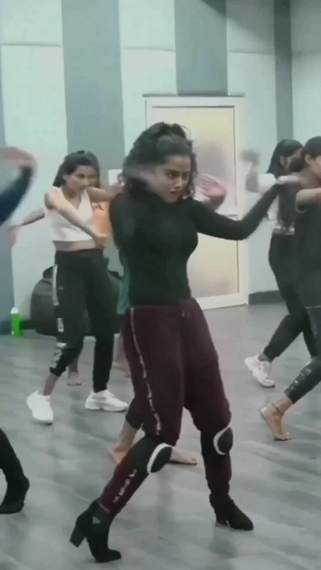 Anupama Parameswaran Hot and Bold Open Navel Show.mp4_snapshot_00.03.091