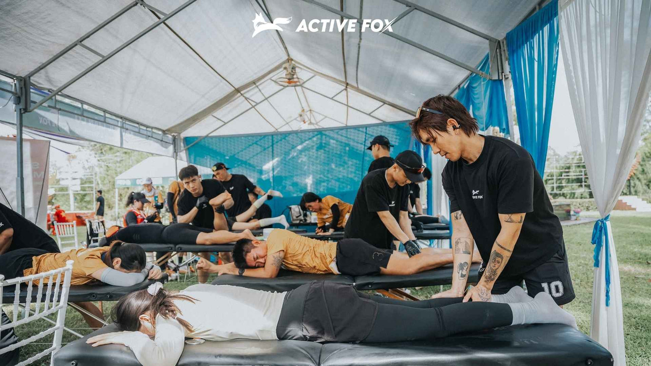 Quy trình Sport Massage phục hồi cơ bắp tại Active Fox Quận 10 với kỹ thuật đánh giá và xử lý căng cơ dành cho runner, người tập gym và vận động viên sau thi đấu.