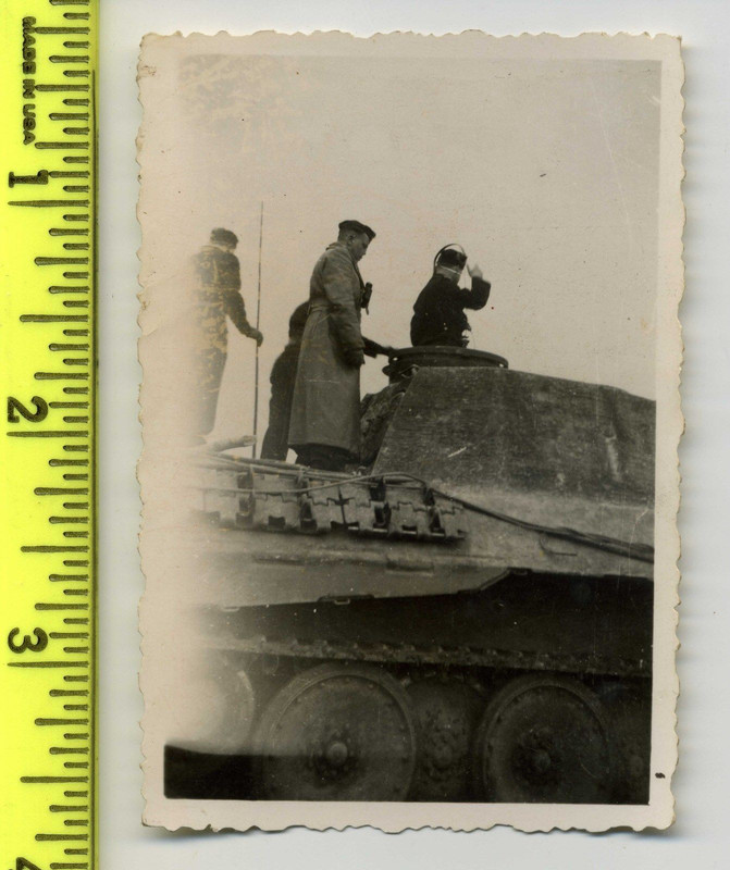 Panther Ausf D (Pz Kpfw.V Ausf.D) Tank with Offi