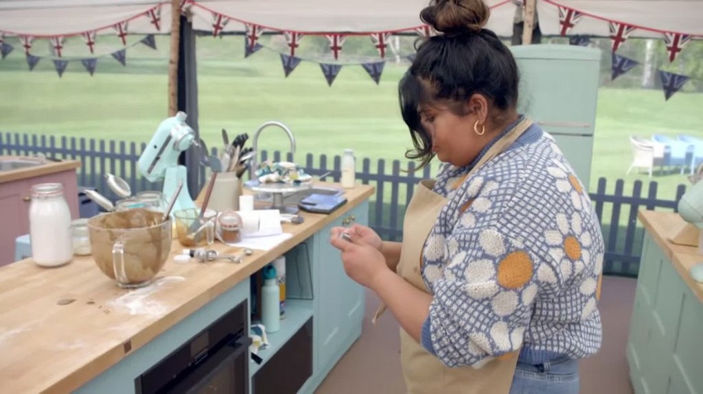 The Great British Bake Off S14E01 | En [1080p] (x265) 2cfwj4emwg43