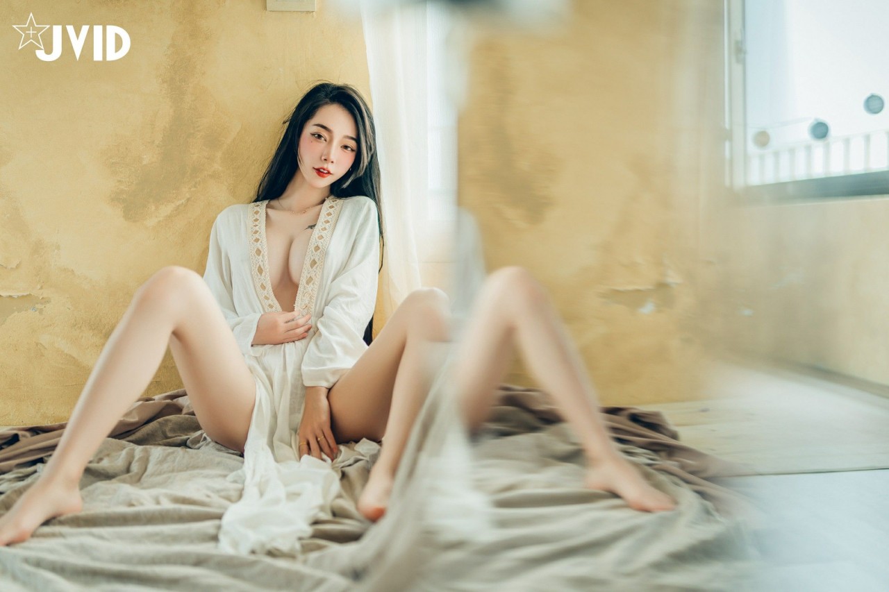 jvid 飄 飄《女神比基尼》美女写真，躺在浴缸场景，尽显性感姿态插图9