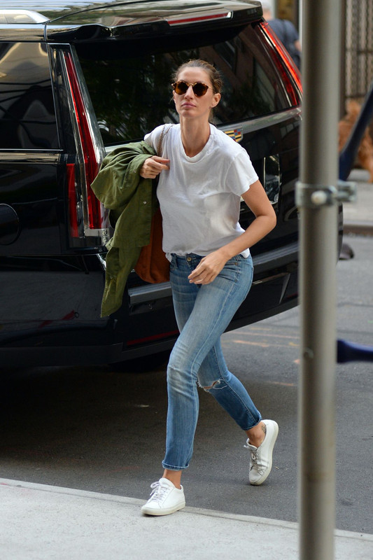 gisele-bundchen-arrivies-at-her-home-in-new-york-06-26-2018-4