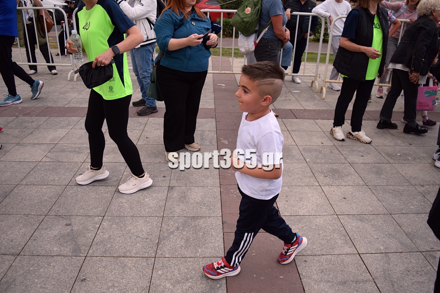 , 23&omicron;&sigmaf; &Alpha;&gamma;ώ&nu;&alpha;&sigmaf; &Delta;&rho;ό&mu;&omicron;&upsilon; &Kappa;&alpha;&lambda;&alpha;&mu;ά&tau;&alpha;&sigmaf;: &Mu;&iota;&alpha; &pi;&omicron;&lambda;ύ&chi;&rho;&omega;&mu;&eta; &gamma;&iota;&omicron;&rho;&tau;ή &alpha;&theta;&lambda;&eta;&tau;&iota;&sigma;&mu;&omicron;ύ &mu;&epsilon; &pi;&rho;&omega;&tau;&iota;έ&sigmaf; &Mu;&pi;&omicron;&upsilon;&rho;ί&kappa;&alpha; &kappa;&alpha;&iota; &Zeta;&omicron;&sigma;&kappa;ί&nu; (&phi;&omega;&tau;&omicron;&gamma;&rho;&alpha;&phi;ί&epsilon;&sigmaf; &kappa;&alpha;&iota; &beta;ί&nu;&tau;&epsilon;&omicron;)