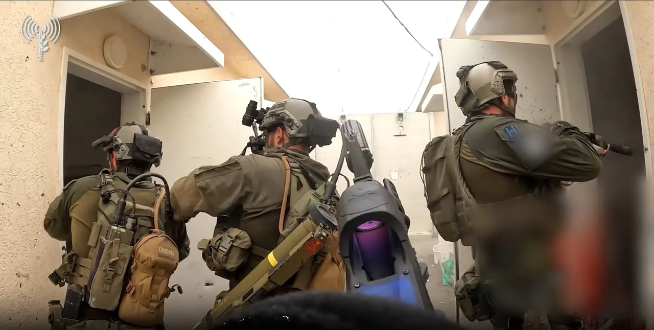 Comando israelí toma un puesto militar de Hamás y rescata a cientos de rehenes (Video)