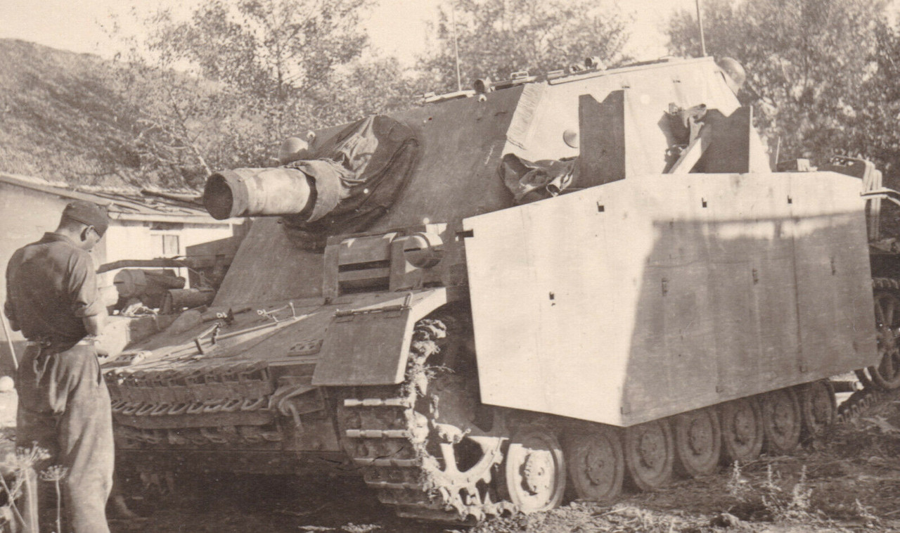 Foto Sturmpanzer IV, Sd.Kfz. 166, Brummbär, StuG mit Seitenschür