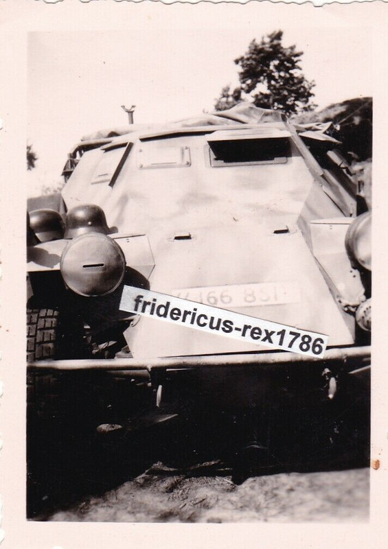 Foto Panzerspähwagen Sd.Kfz. 221 leichter Spähpanzer Tarnanstric