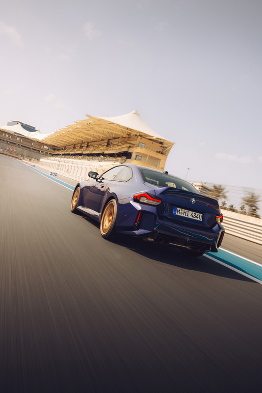 P90600927_highRes_the-new-bmw-m2-cs