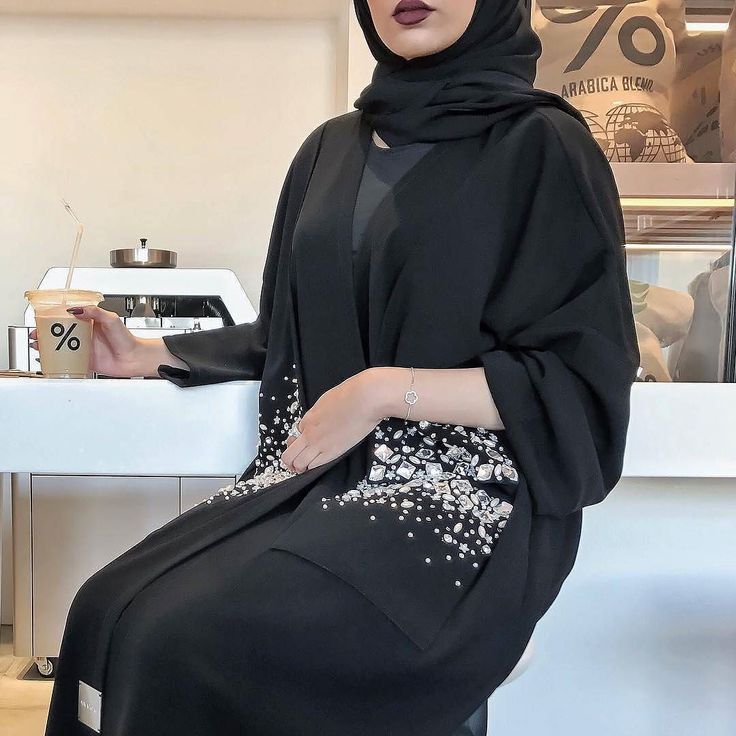 أنواع أقمشة العبايات السوداء