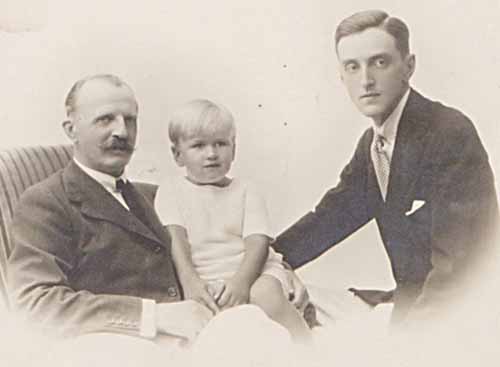 Roman-Petrovich-Romanov-with-father-and-son
