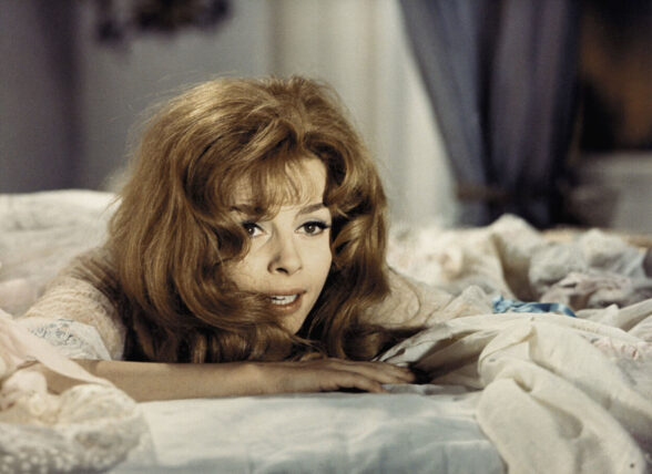 https://i.postimg.cc/X77bf93g/angelique-marquise-des-anges-bernard-borderie-michele-mercier-588x428.jpg