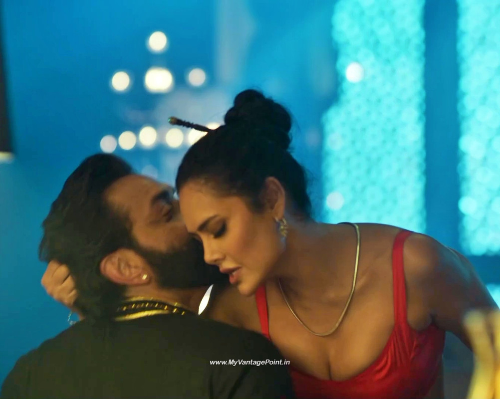 46Esha Gupta Hot in Aashram Web Series