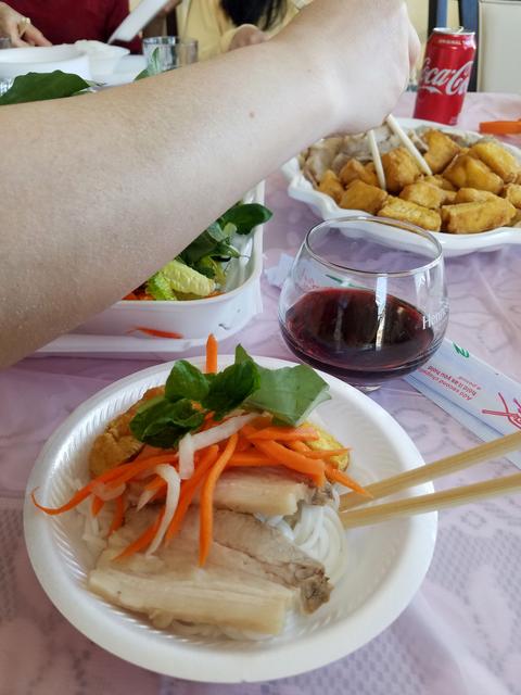 [Image: 08-Serving.jpg]