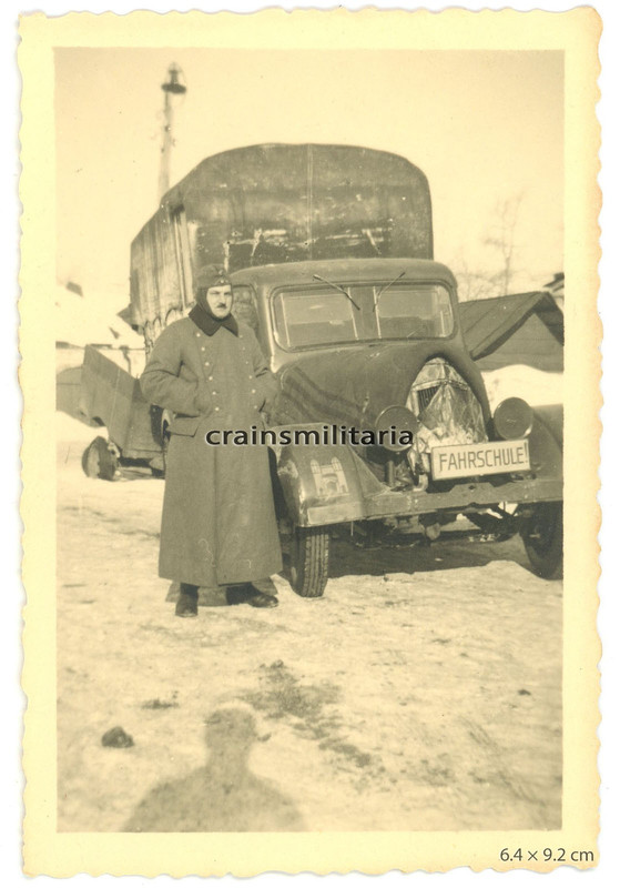 Orig Foto Lkw mit 88 ID Wappen und Fahrschule Schild in Russland 1941