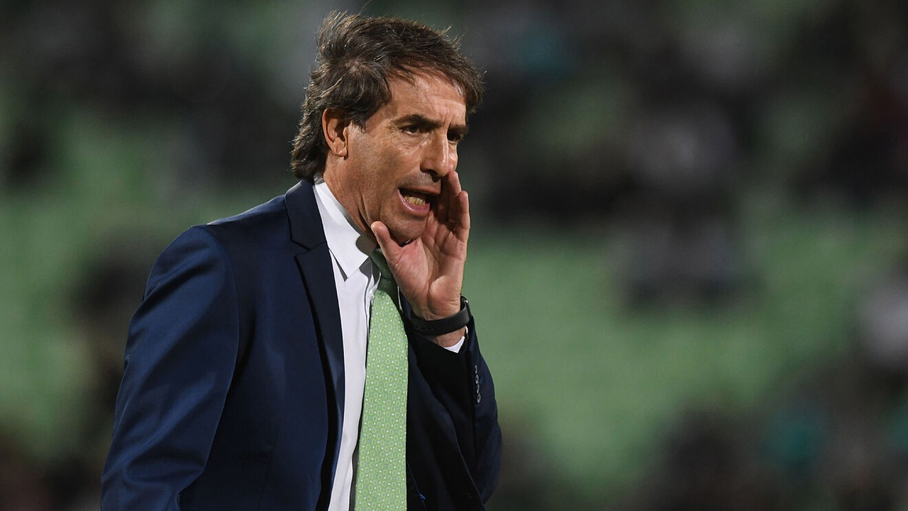 Guillermo Almada se candidatea como entrenador del Tri