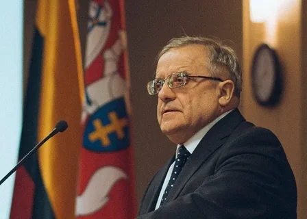 Vytautas Radžvilas. Kiek tęsis avinėlių tylėjimas?