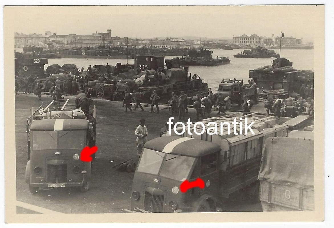 Foto 2 WK WH Ausrüstung und Soldaten werden eingeschifft Einheit Kennung SdKfz