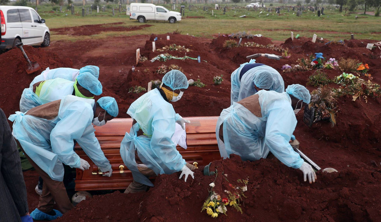 Cifra de muertos por COVID-19 en el mundo es tres veces mayor al dato oficial: OMS