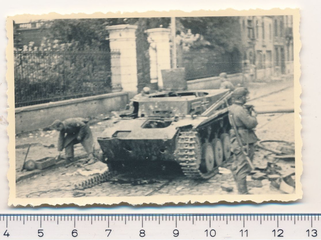 SUPER FOTO 2.WK zerstörter Panzer Tank