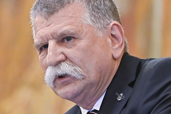 Vengrijos parlamento pirmininkas suabejojo Zelenskio psichine sveikata. Ukrainos atkirtis