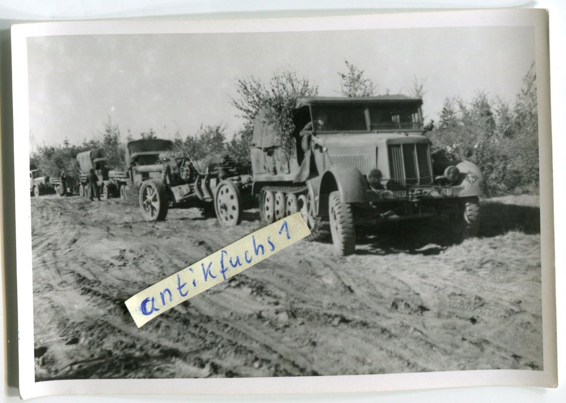 schwere WH-Halbkette mit 10,5cm Geschütz in Rußland im 2.WK